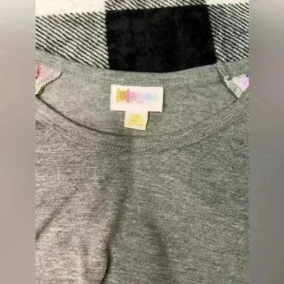 Lularoe Women’s 3X NWT Gray 3/4 length Tshirt with witches hats on the sleeves - Picture 3 of 6